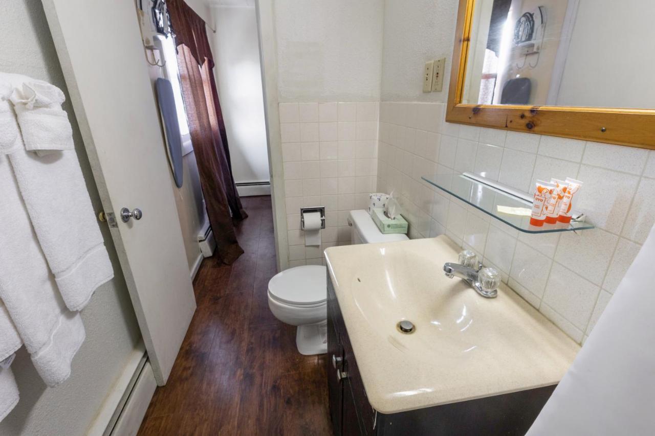 Buena Vista Inn Motel Delhi 외부 사진