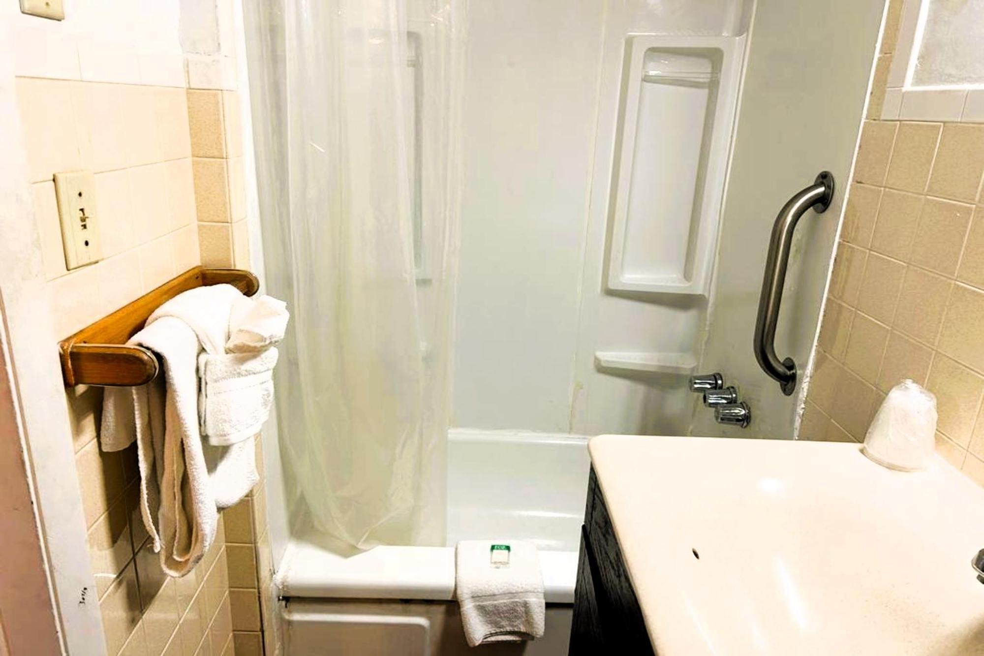 Buena Vista Inn Motel Delhi 외부 사진