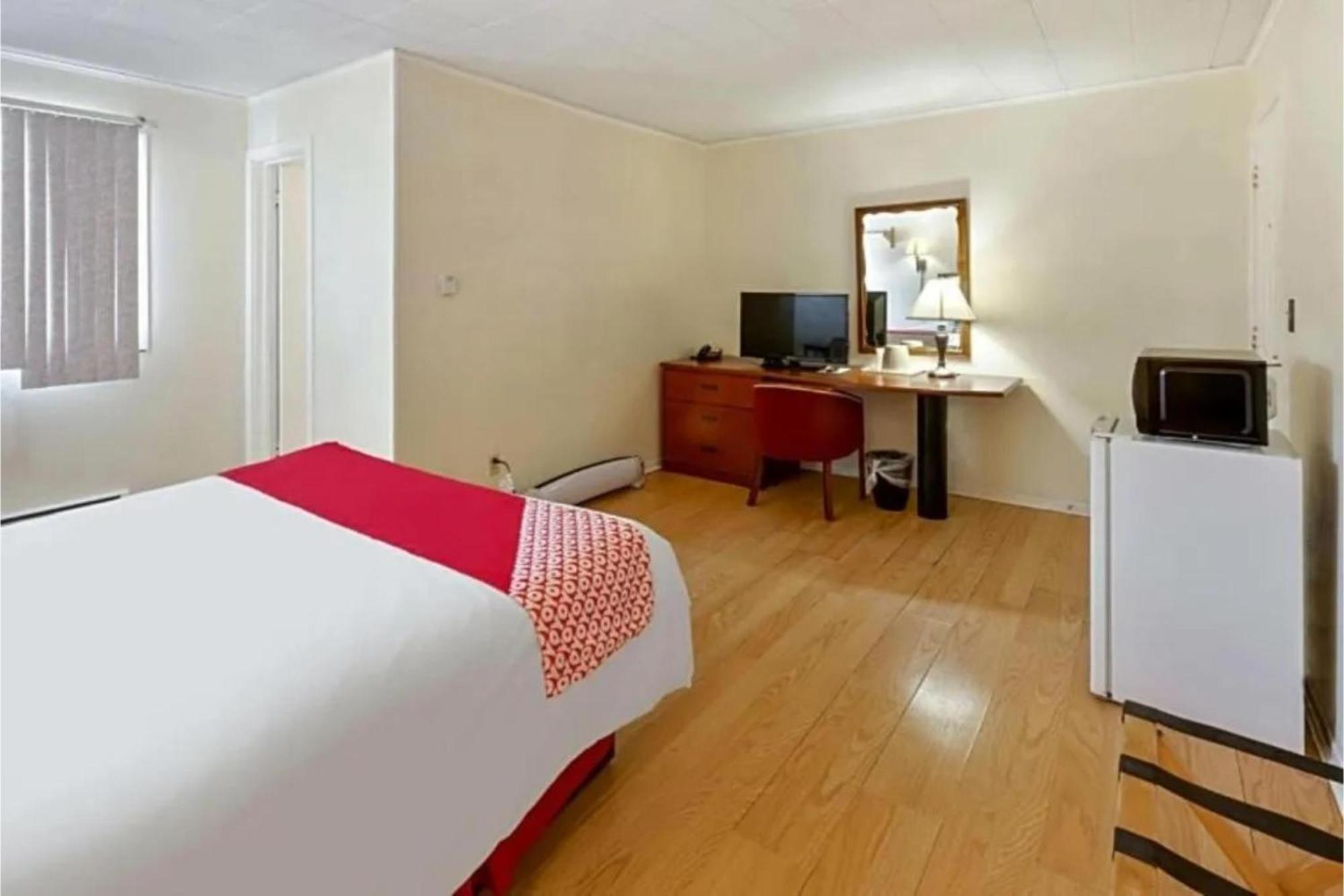 Buena Vista Inn Motel Delhi 외부 사진