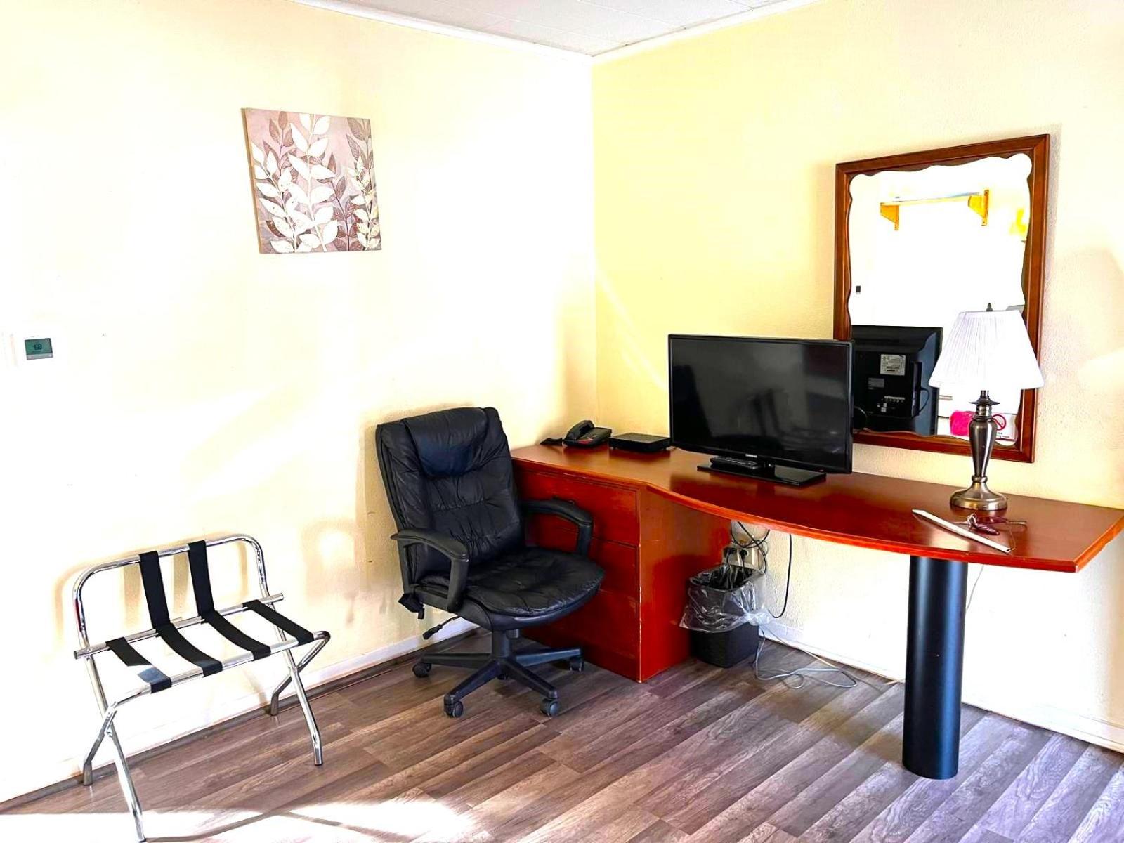 Buena Vista Inn Motel Delhi 외부 사진